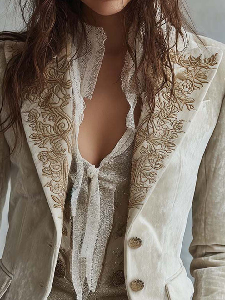Constance | Ivoorkleurige blazer met bloemenborduursels