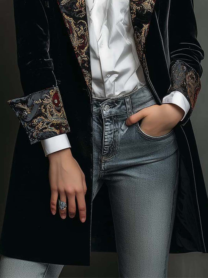 Léontine | Aansluitende zwarte blazer met barokpatroon