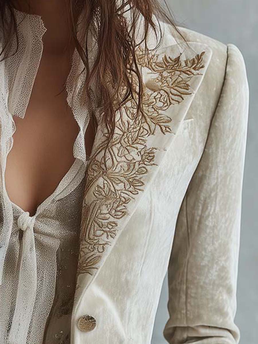 Constance | Ivoorkleurige blazer met bloemenborduursels