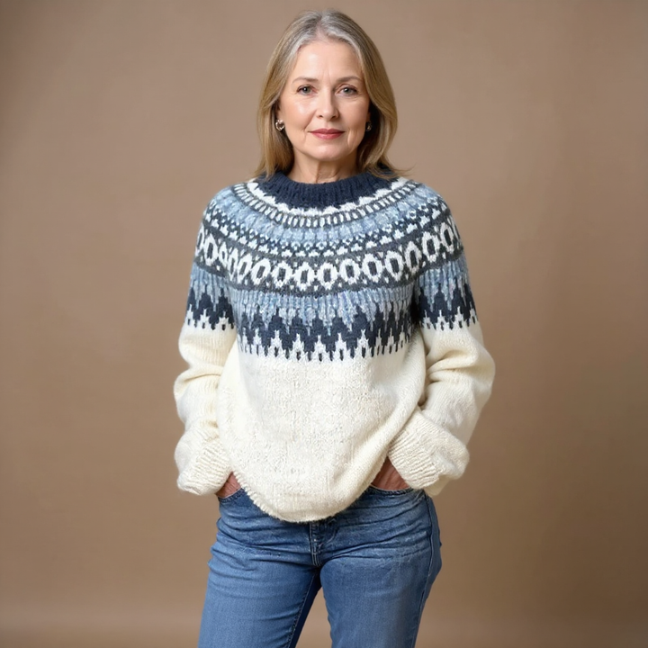 Pauline | Ecru trui met marineblauw patroon