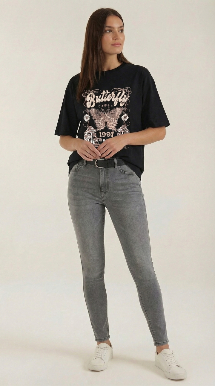 Justine Oversized Graphic T-Shirt