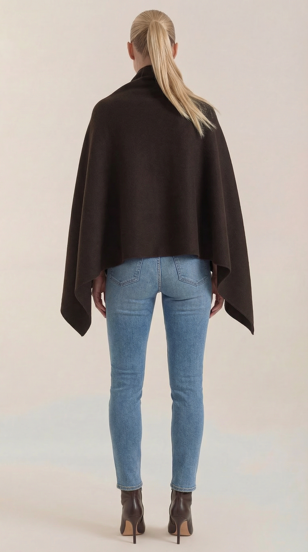 Kristina Cozy Cape-Jas
