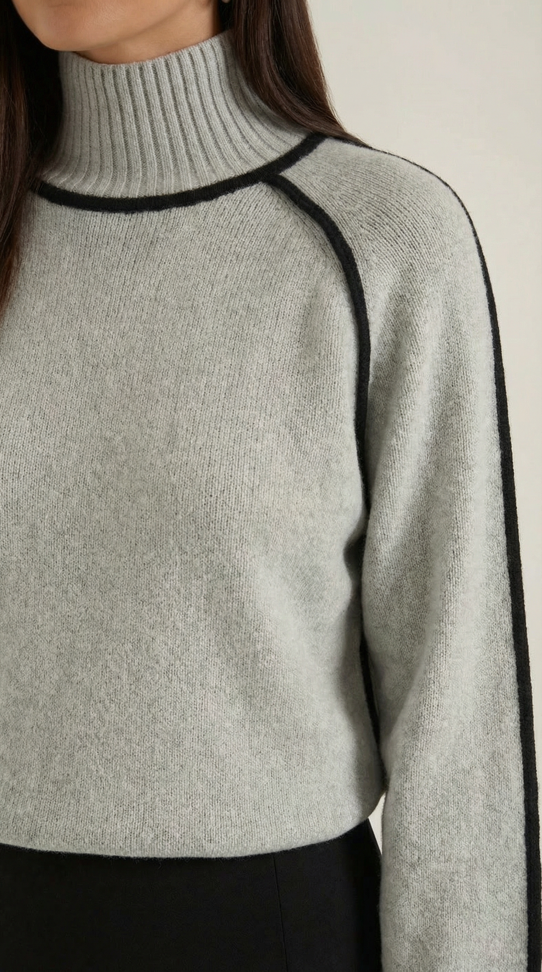 Hoge hals trui met contrasterende details