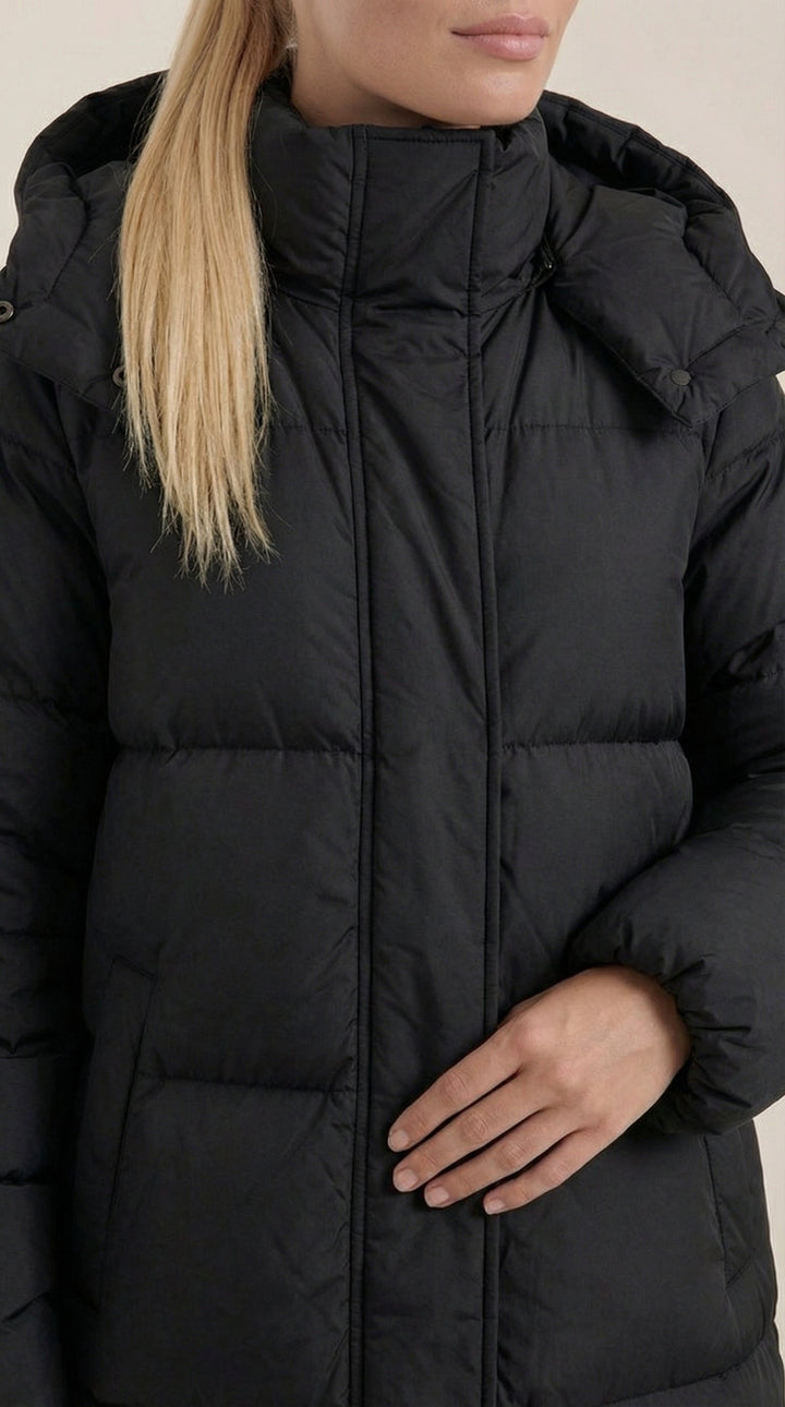 Nora Puffer Gevoerde Jas